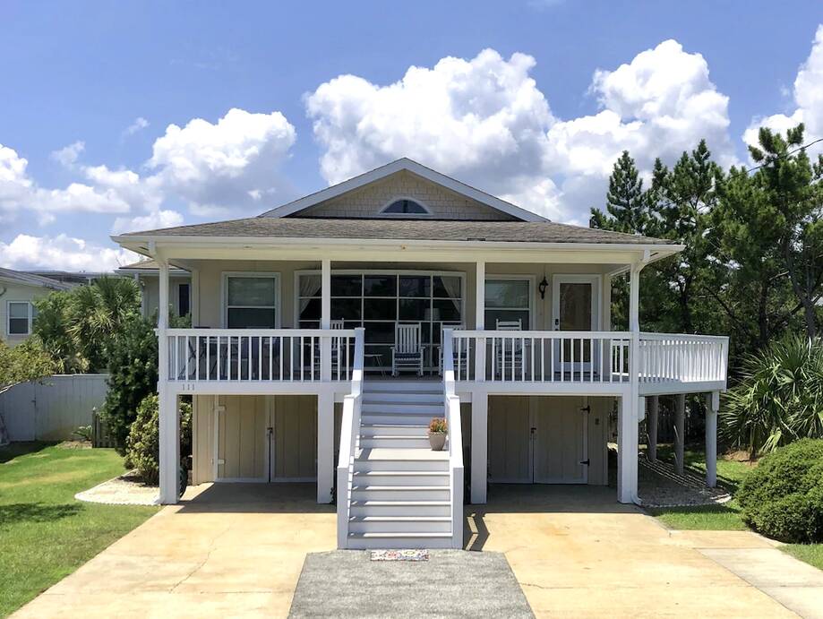 Charming... Vacation rental home in Wrightsville Beach, NC settings